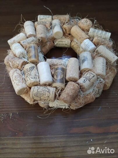 Венок из винных пробок