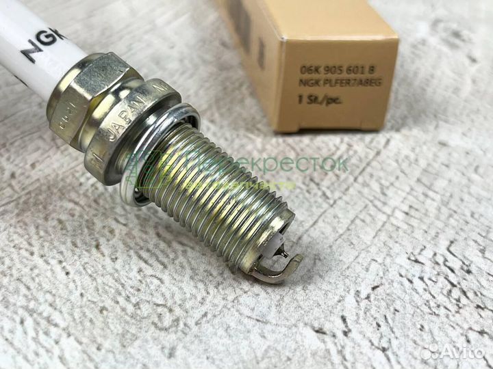 Свечи зажигания оригинал VAG 06K905601B