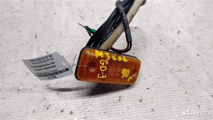 Повторитель на крыло желтый Mazda 626 GD 87-92г