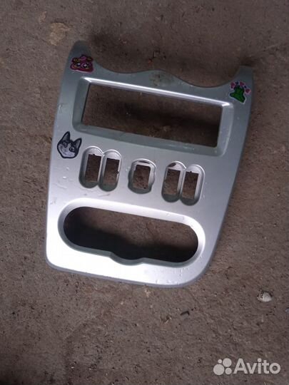 Центральная консоль Renault Logan