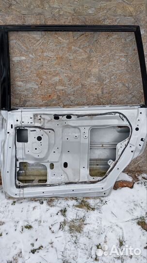 Дверь задняя правая Mitsubishi
