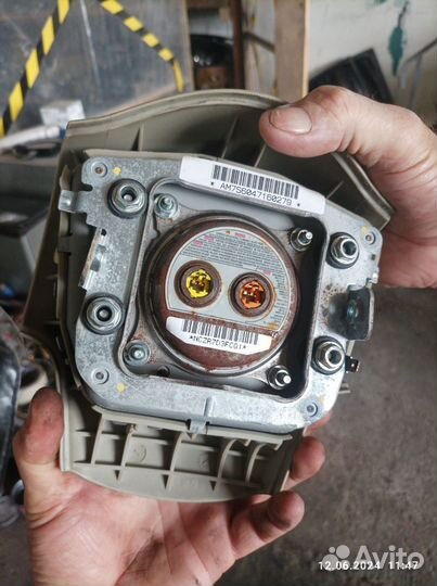 Подушка безопасности в руль Infiniti Qx56 JA60