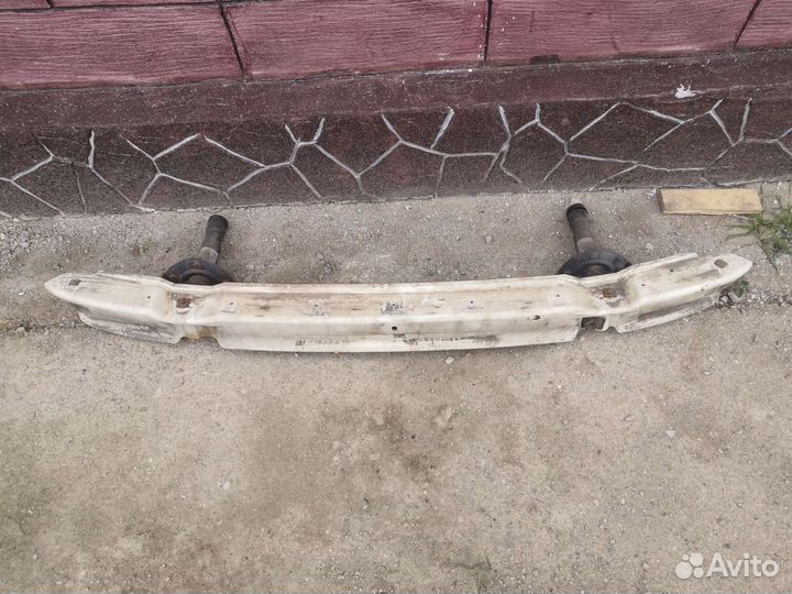 Задний усилитель бампера