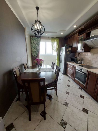 2-к. квартира, 72,7 м², 12/16 эт.