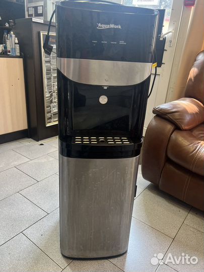 Кулер для воды напольный