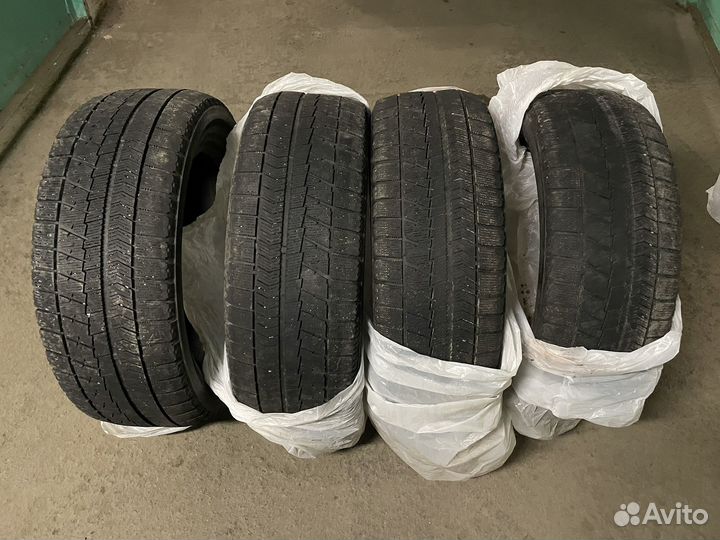 Bridgestone Blizzak VRX 215/55 R17