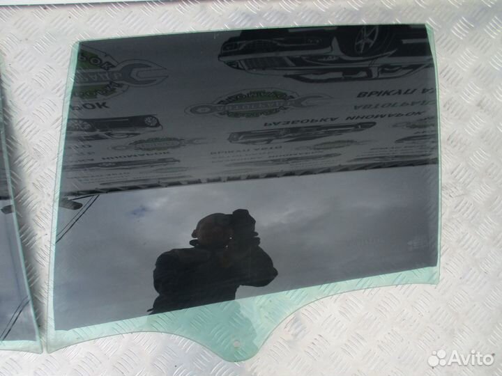 Стекло задней двери Renault Laguna 2 2002г Универ