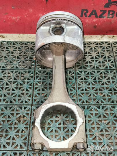 Пoршeнь с шатуном Аudi 80 В3 1.8 SD 82,485