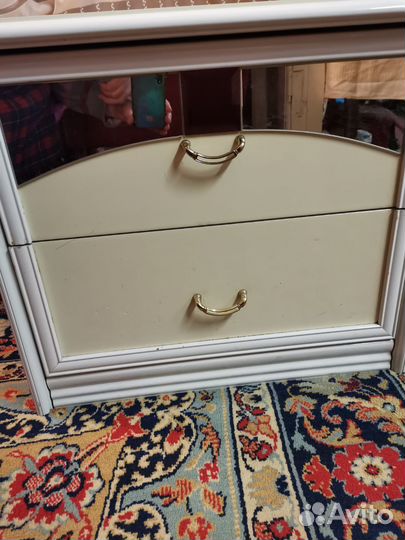 Тумбочка прикроватная белая