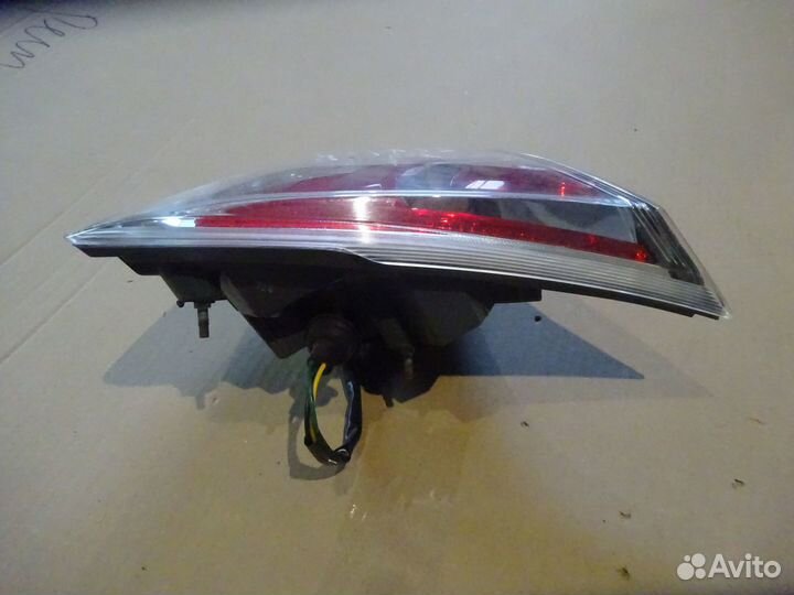 Фонарь крышки багажника правый Nissan X-Trail T32