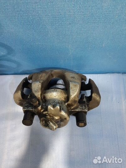 Суппорт тормозной перед Renault logan stepway 2 Ле