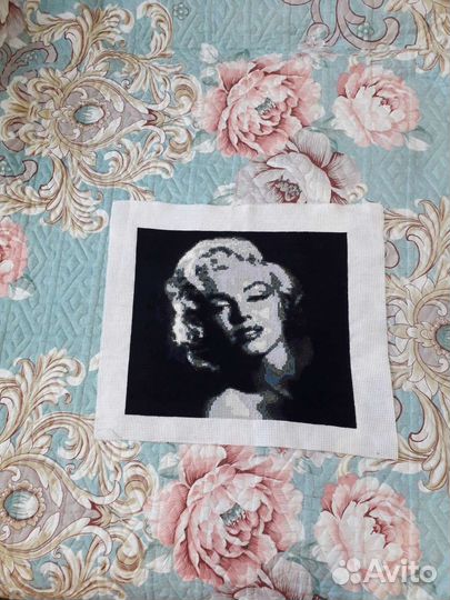 Вышивка крестом, портрет Монро