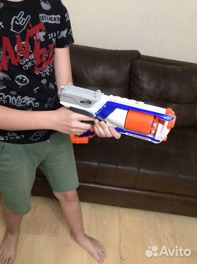 Nerf elite strong arm бластер
