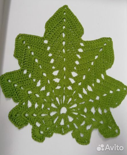 Салфетка зеленая кленовый лист ручная работа