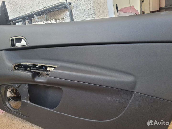 Обшивка двери volvo c30