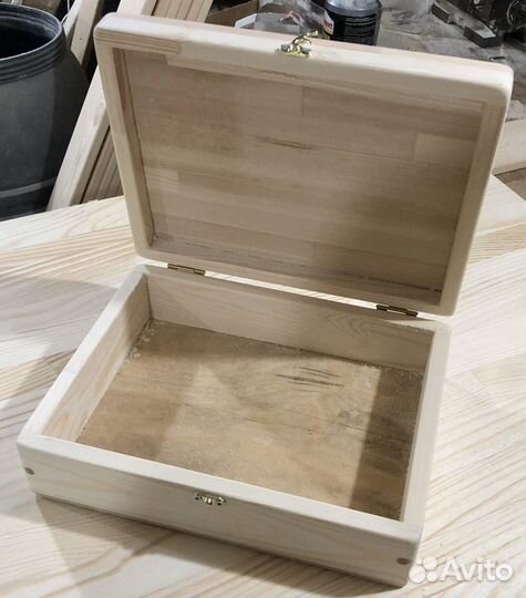 Деревянная шкатулка
