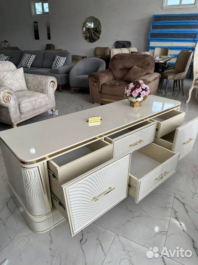 Тумба в гостиную белая глянец