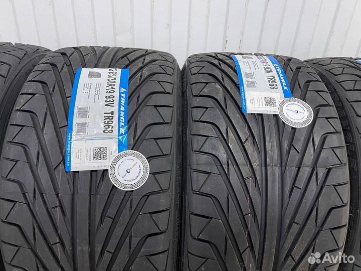 Triangle TR968 275/30 R19