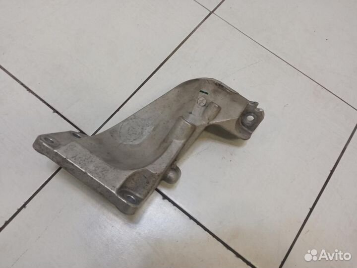 Кронштейн двигателя левый Infiniti FX S50 FX35