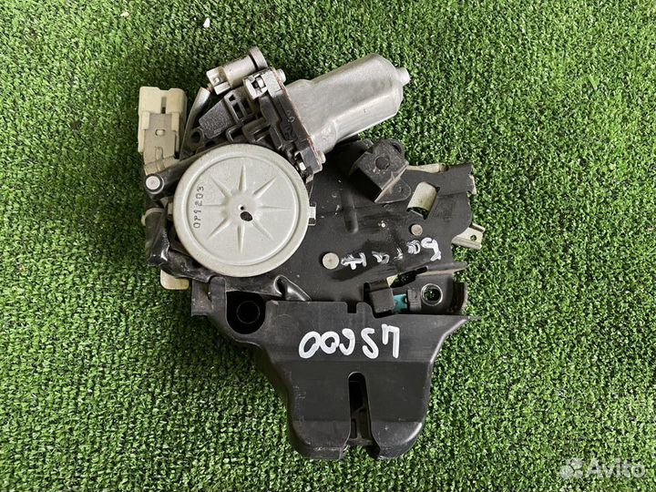 Замок крышки багажника Lexus LS600hl LS460