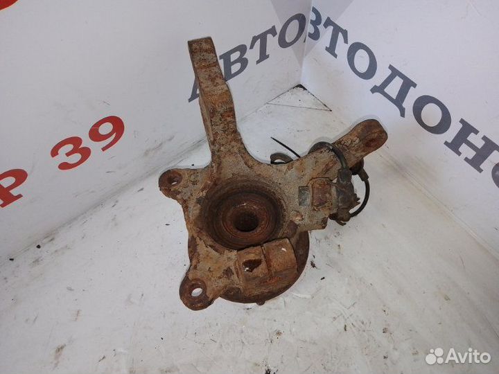 Поворотный кулак передний левый Hyundai Santa Fe