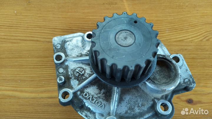 Водяная помпа на Volvo