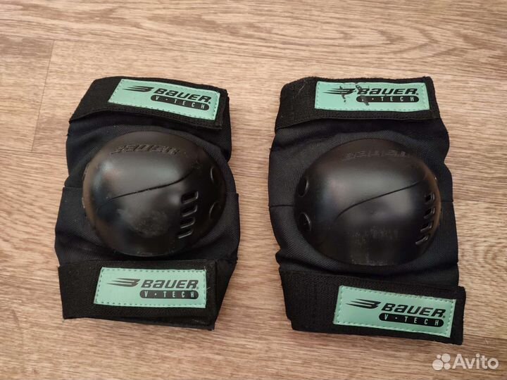 Шлем и наколенники велосипедные