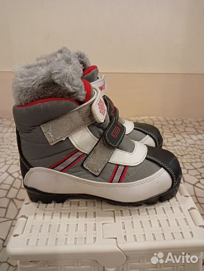 Лыжи 130 см с ботинками р.30-31 и палками 90 см