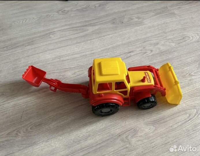 Трактор экскаватор+джип 