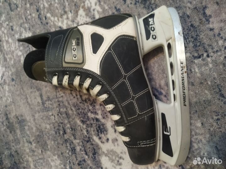 Коньки хоккейные ссм