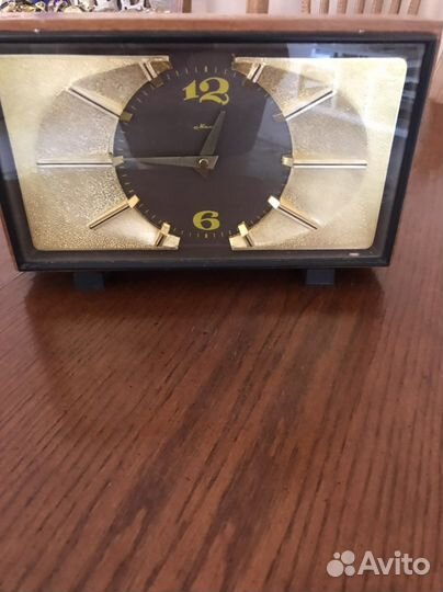 Часы настольные и будильники СССР