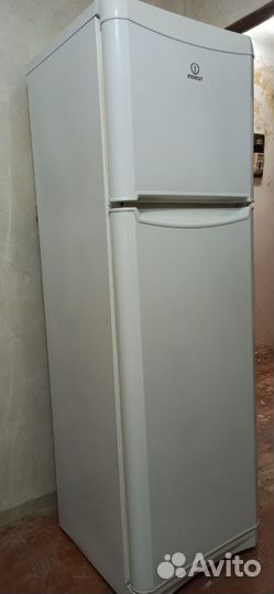 Холодильник Indesit 185 см