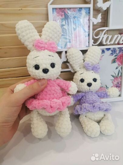 Игрушка Зайка/зайчик вязаный из плюшевой пряжи