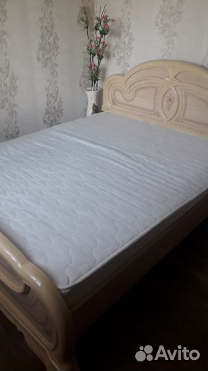 Кровать двухспальная с матрасом 160 200