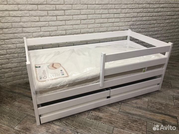 Детская кровать с ящиками из массива березы