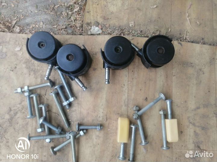 Детская кроватка на колесах