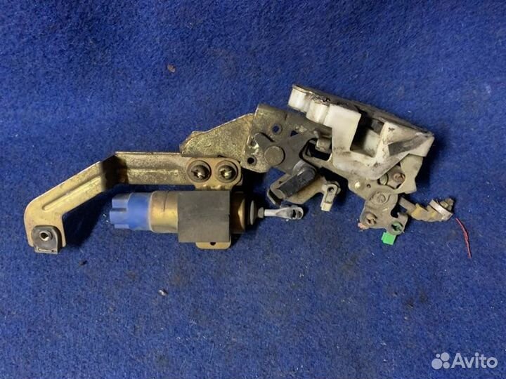 Замок боковой двери задний левый Toyota Carina