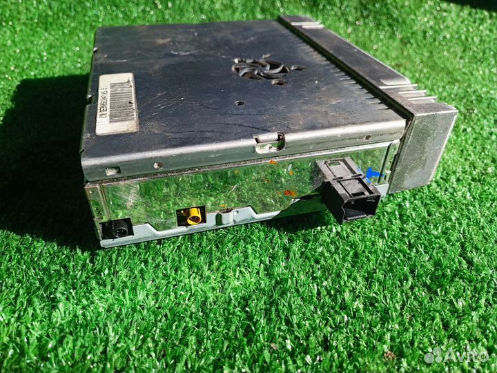 Усилитель звука Mercedes Harman Kardon