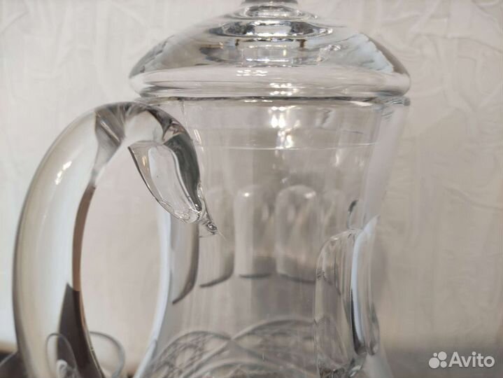 Хрустальный кувшин со стаканами