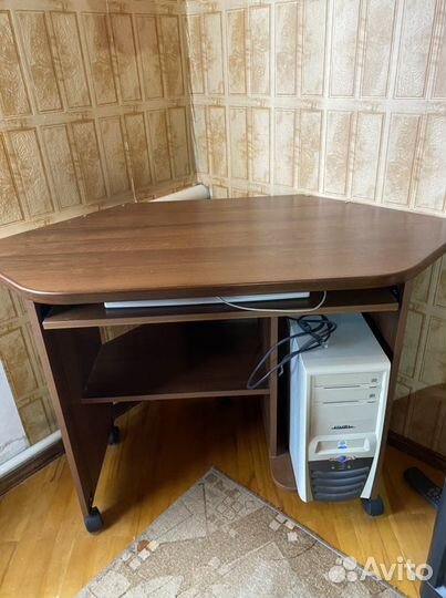 Компьютерный стол угловой