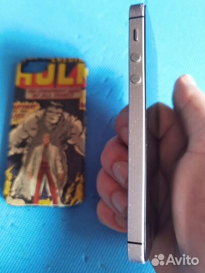 iPhone SE, 32 ГБ