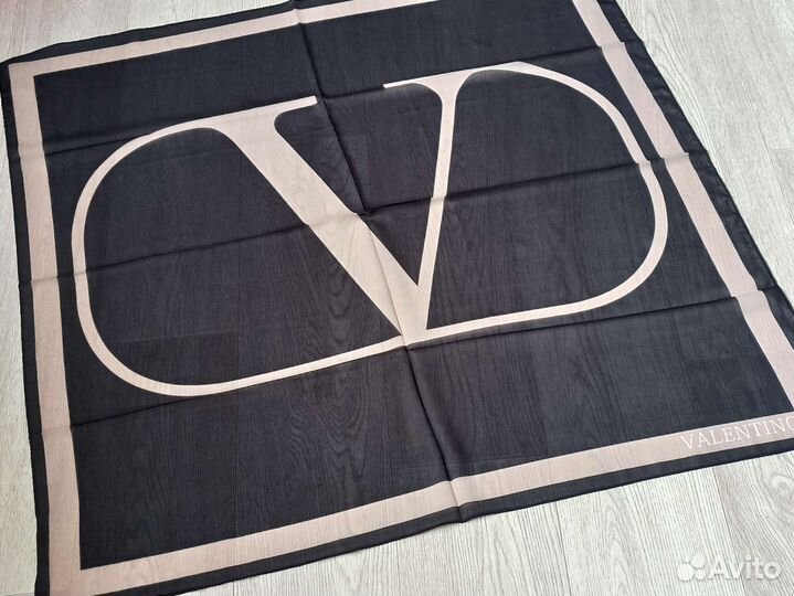 Платок Шифоновый Valentino черный с бежевым