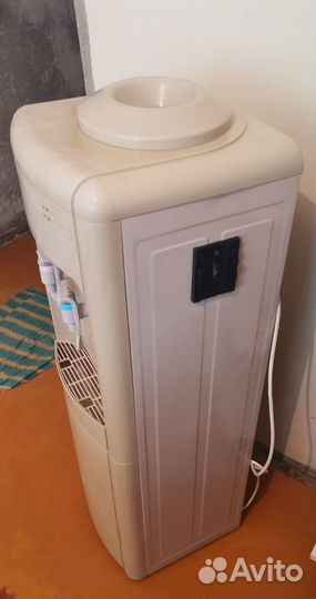 Куллер для воды напольный