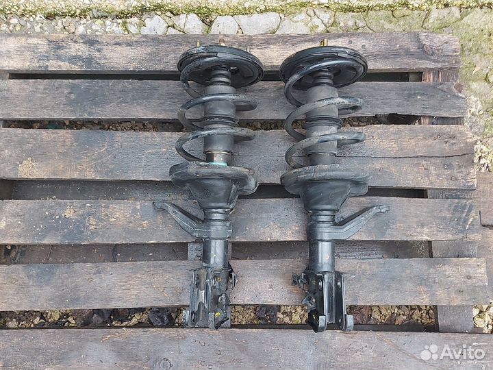 Амортизаторы передние Хонда CR-V 2