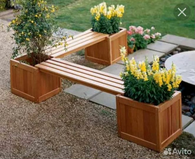 Скамейка с цветочницами