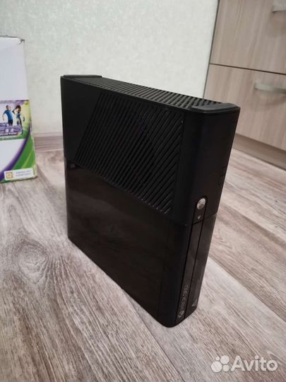 Xbox 360e 500 gb + kinect + игры