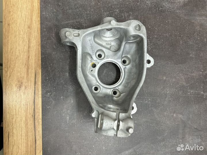 Поворотный кулак передний левый BMW g20