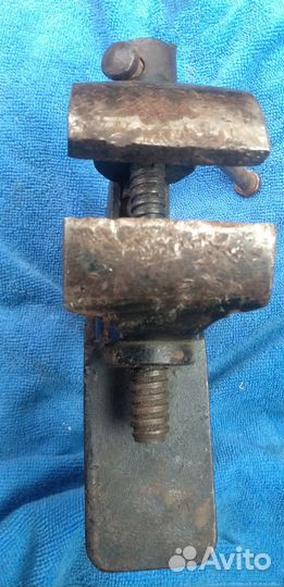 Кузнечные тиски старинные