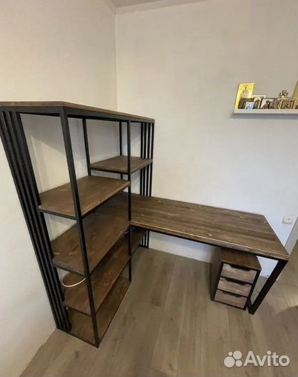 Письменный угловой стол с полками