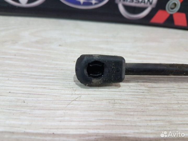 Амортизатор капота Bmw 5-Series F10 N52B25 2011